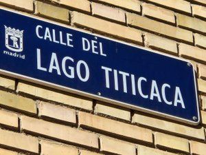 Lloguer Pis  Calle del lago titicaca. Se alquila vivienda exterior y luminosa.