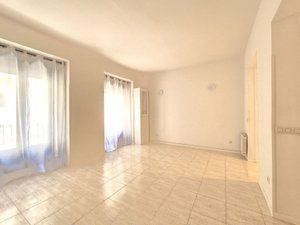 Rent Apartment  Calle de colón 35. Se alquila vivienda exterior y luminosa.
