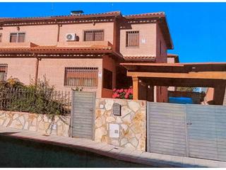 Casa aparellada en Calle ciudad rodrigo 59. Casa pareada en venta en olas del rey