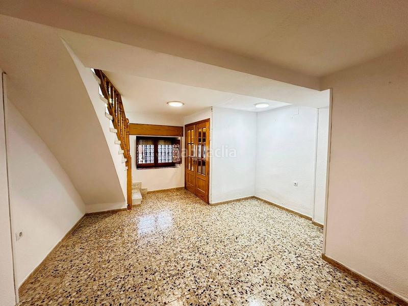 Foto 90558b6e-00de-488f-ad3b-a0d1f180f640. Casa adosada descubre tu nuevo hogar en el corazón ! en Yuncler
