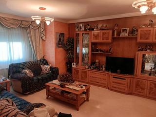 Maison jumelée à Calle luis roberto 19. Casa pareada en venta en santa olalla