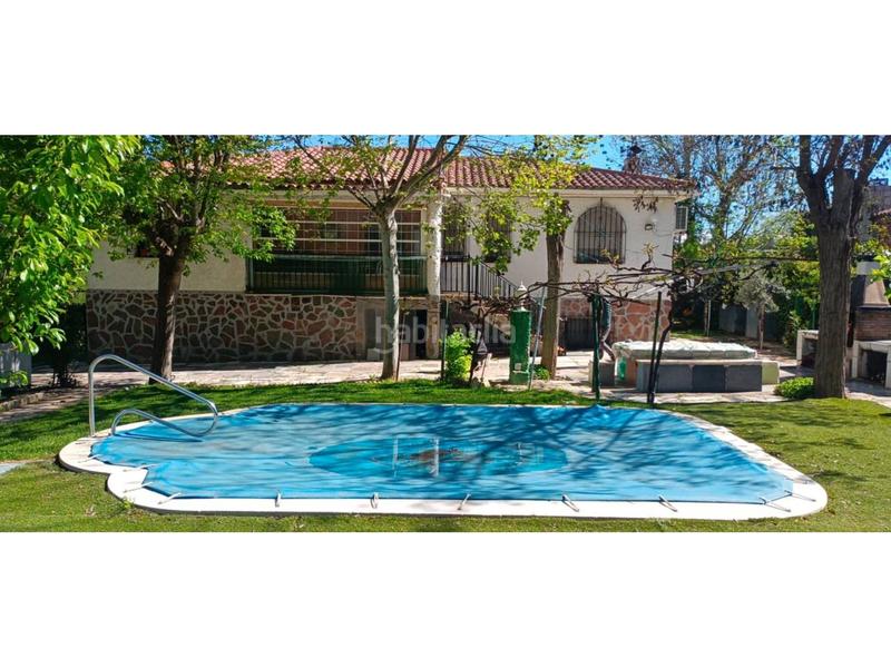 Foto 35ea2304-ead6-4b46-8265-088486f05bda. Casa amb aparcament piscina a Villaluenga de la Sagra