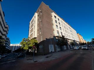 Parking coche en Calle j. m. caballero bonald 4. Venta plaza de garaje sin comision de agencia