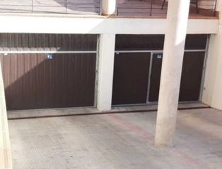 Aparcament cotxe a Avenida Pilar Miró 76