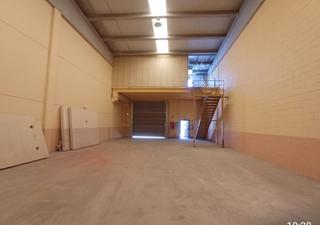 Lloguer Nau industrial  Calle de las moreras. Nave de 271 m2 , con patio , pol. ind. camporroso