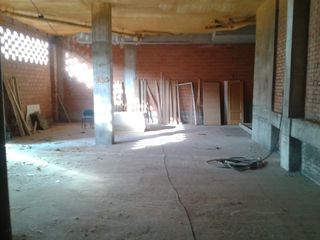 Lloguer Local Comercial a Estación. Local en bruto de 160 m2