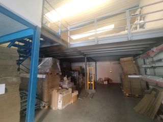 Location Bâtiment à usage industriel  Calle de málaga. Alquiler nave 200 m2 doblada pil. ind carrehuela