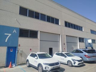 Affitto Capannone industriale in Ronda de valdecarrizo 47. Alquiler nave doble 682 m2 pol. ind. tres cantos