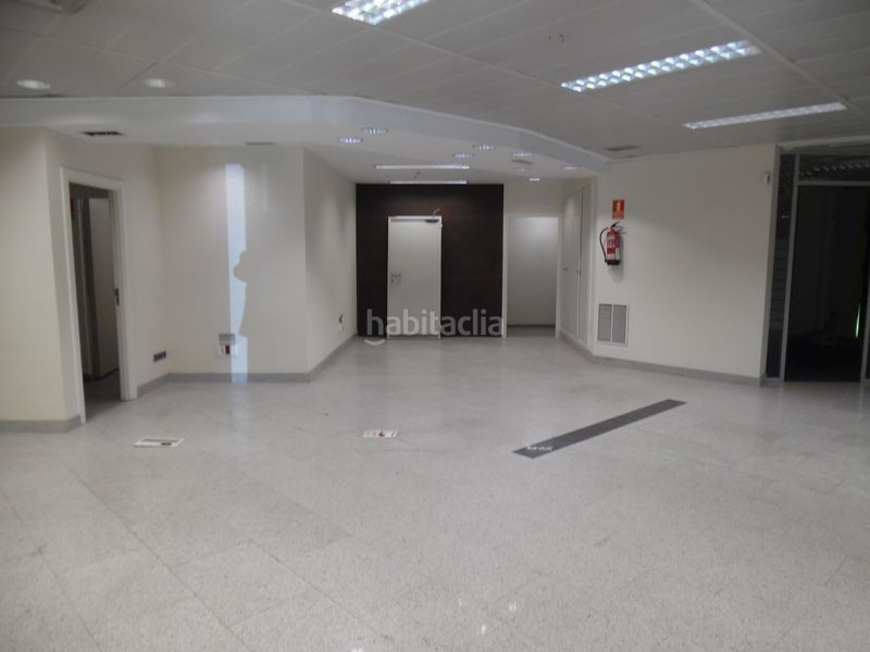 Foto f75a176b-ff29-4b24-b352-5db483fd48e9. Locale commerciale in calle de castrillo de aza 22 in Madrid