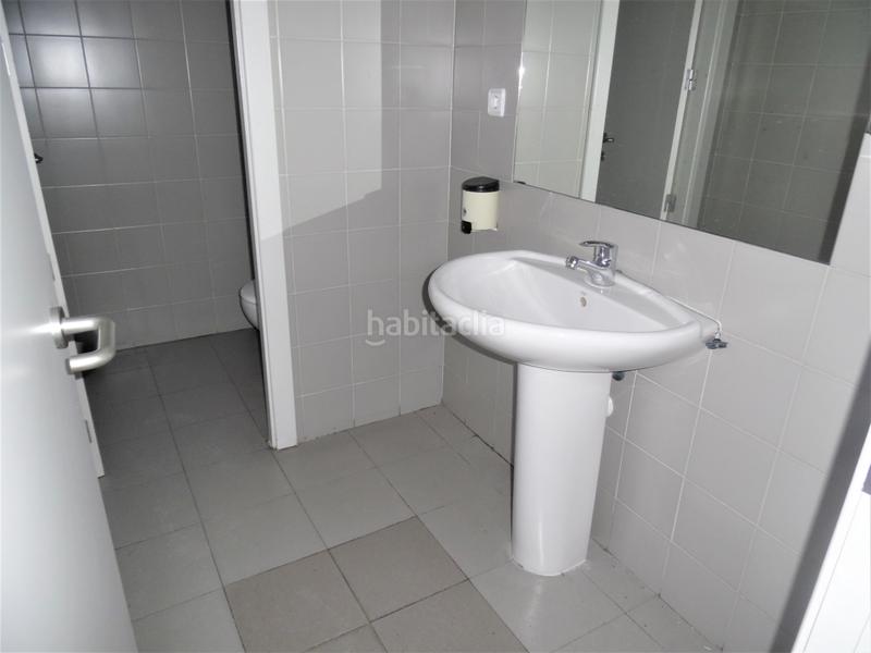 Foto 980c8ee5-c4fe-433b-843b-e1c19ad21d30. Local comercial en plaza sierra de ayllón 1 en Casco Histórico de Vallecas Madrid