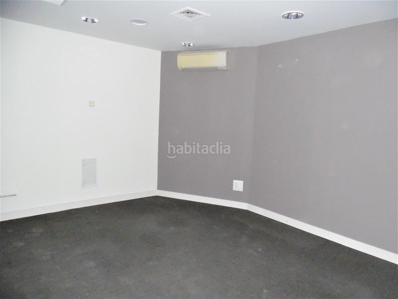 Foto d227e636-b38a-49ae-b8b8-6dfcb2bb0b65. Local comercial en plaza sierra de ayllón 1 en Casco Histórico de Vallecas Madrid