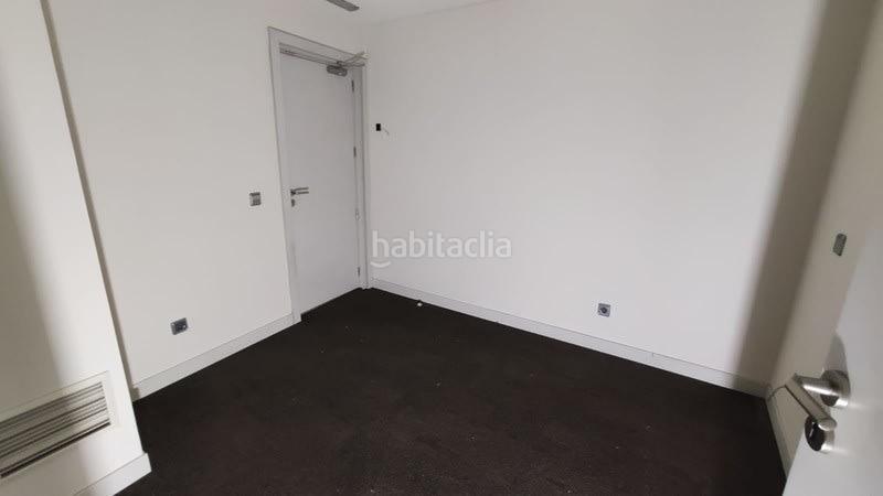 Foto 15a7b861-34ae-49be-ba83-854d6f69df65. Local comercial a calle valdemoro 11 a San Isidro Getafe