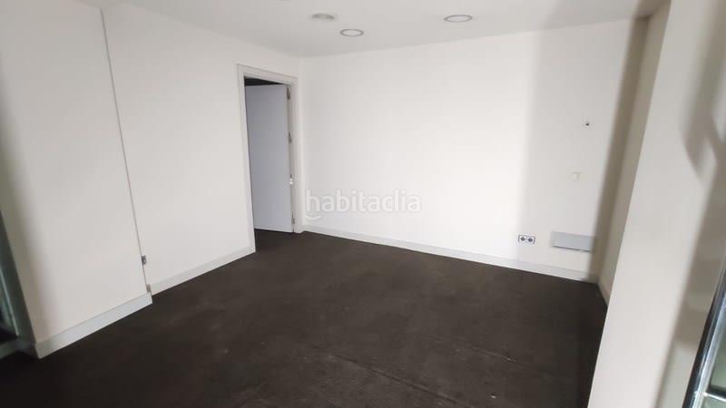 Foto 29a25eb4-ddfb-4a78-8faf-e55c4e1d14bc. Local comercial a calle valdemoro 11 a San Isidro Getafe