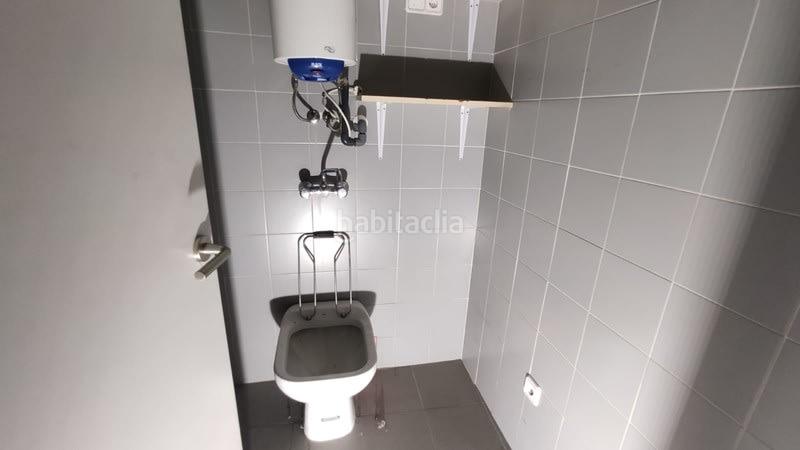 Foto b8127cee-ea09-47fa-b998-d70bb1262a88. Local comercial a calle valdemoro 11 a San Isidro Getafe