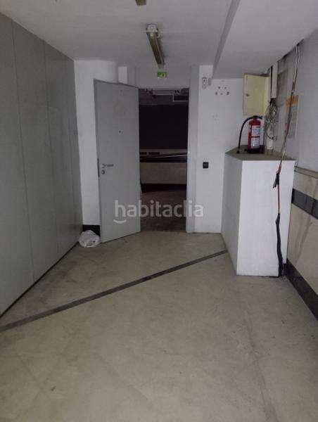 Foto 3a6a8e9d-1fa1-4b15-83df-ab998d680d71. Local commercial dans calle de fernández de los ríos 88 dans Madrid