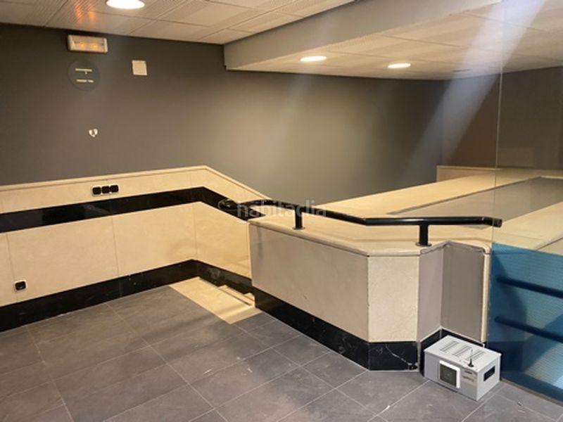 Foto 54c6d700-a134-463d-83e8-04dab154768b. Local commercial dans calle de fernández de los ríos 88 dans Madrid