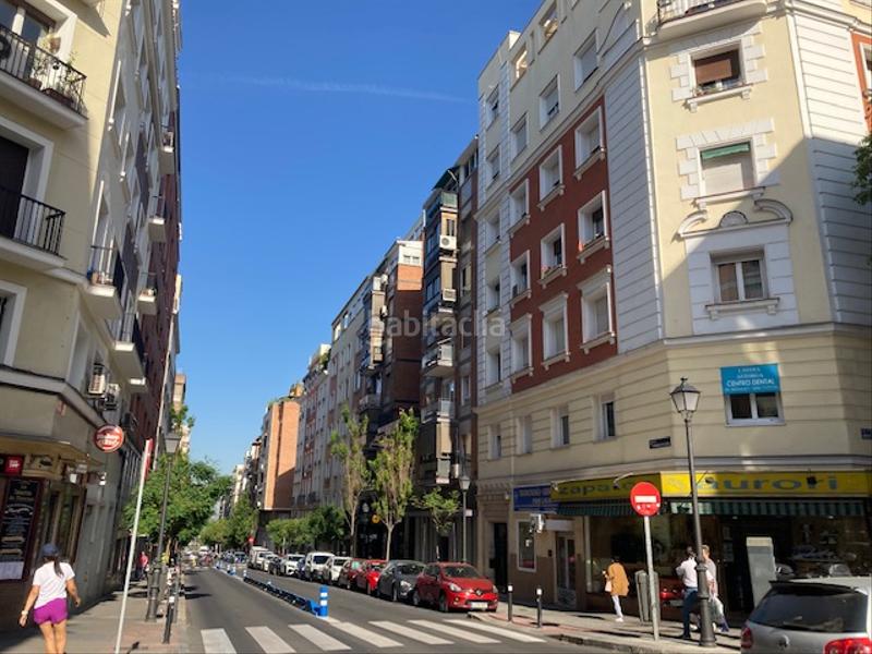 Foto b13d9bc9-e063-4564-952a-6950d7d4fb28. Local commercial dans calle de fernández de los ríos 88 dans Madrid