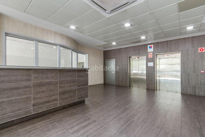 Foto 6e8af7bb-b30a-4dc3-8ee2-8514bd10f140. Locale commerciale in calle de san romualdo 26 in Madrid