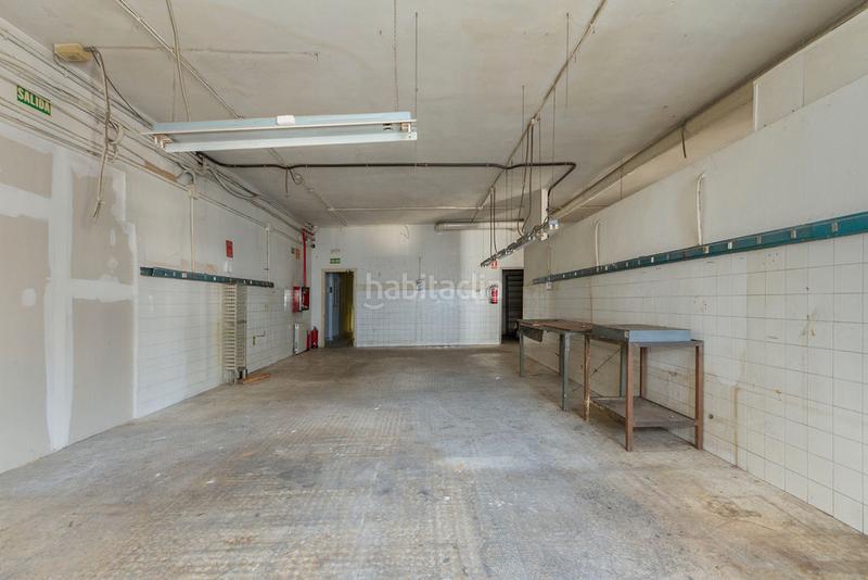 Foto df858189-6685-44ba-b40d-9cc5b98b503d. Locale commerciale in calle de san romualdo 26 in Madrid