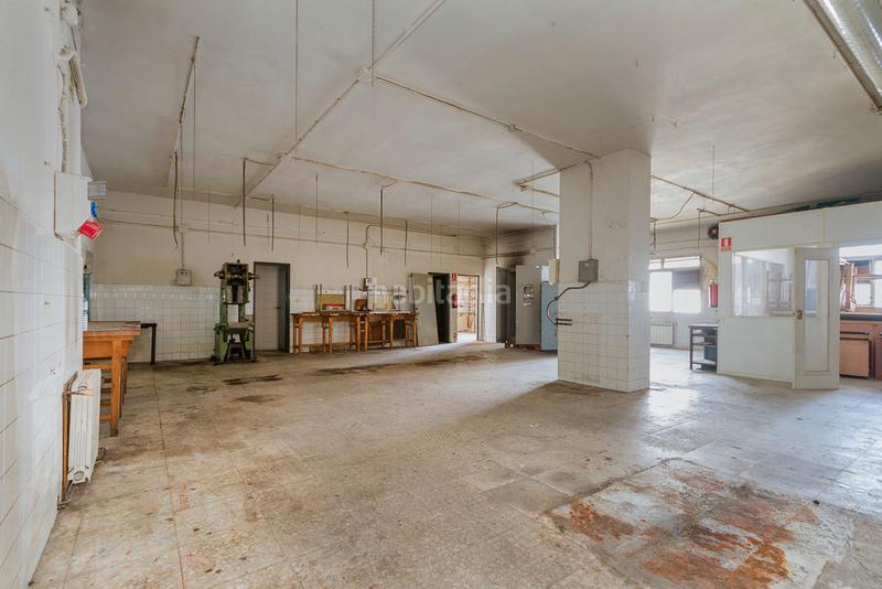 Foto fe7d7975-3a06-4c14-80ba-4c710e61b6a7. Locale commerciale in calle de san romualdo 26 in Madrid