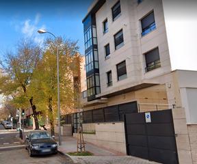 Aparcament cotxe a Calle de bueso de pineda 50