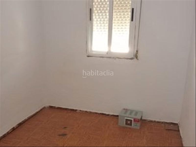 Foto 1c1b1fbe-0ce7-458b-aeaa-394904f24cc1. Pis a calle del brocado 8 a Amposta Madrid