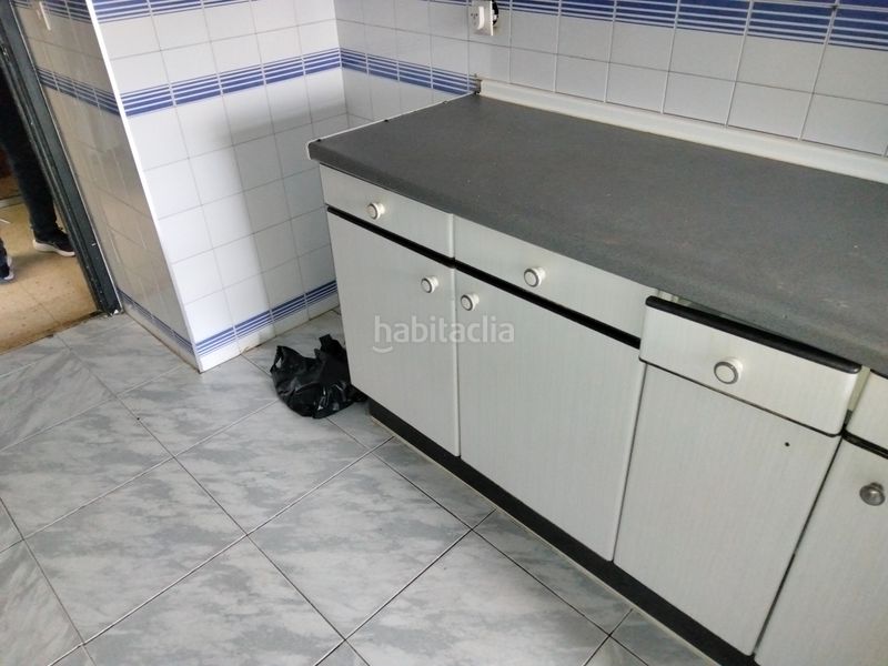 Foto f254d0f5-47b5-472b-8db3-cdf8d1ead68a. Piso en calle besolla 18 en Abrantes Madrid