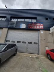 Industrial building in Calle de la resina 53