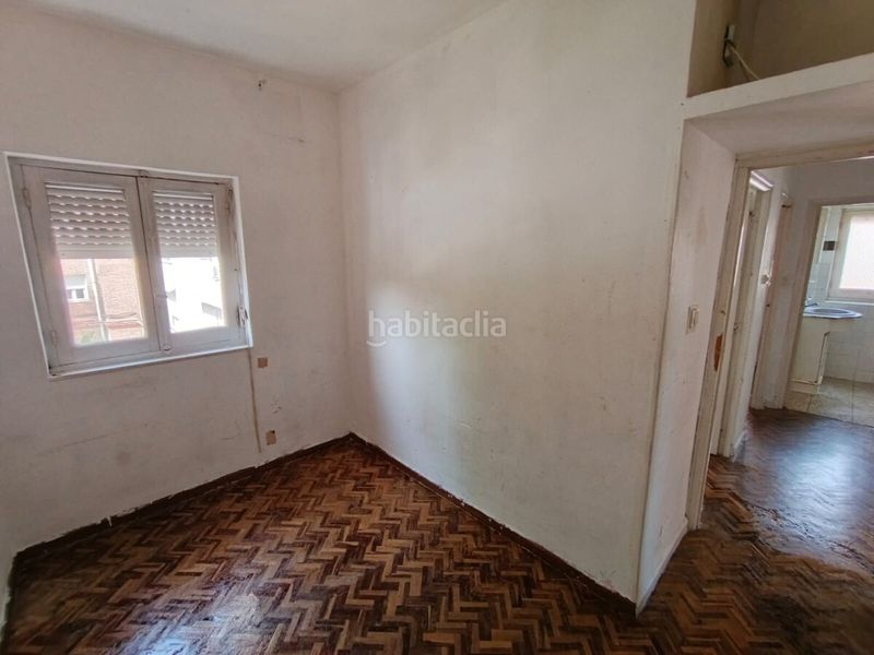 Foto 0932351d-f9a1-4a95-b67d-62af7ac0f3bd. Pis a calle de calahorra 8 a Ambroz Madrid