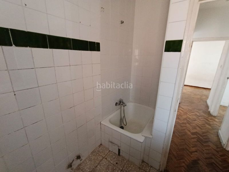 Foto f95dfe0a-4dbd-441e-9ad0-c6e917bd7c97. Pis a calle de calahorra 8 a Ambroz Madrid