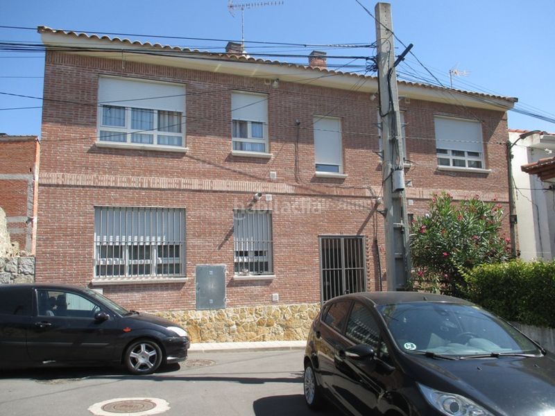 Foto f199c065-2f70-4256-8c99-27a1807013a5. Pis a calle alamillo 14 a Navalagamella