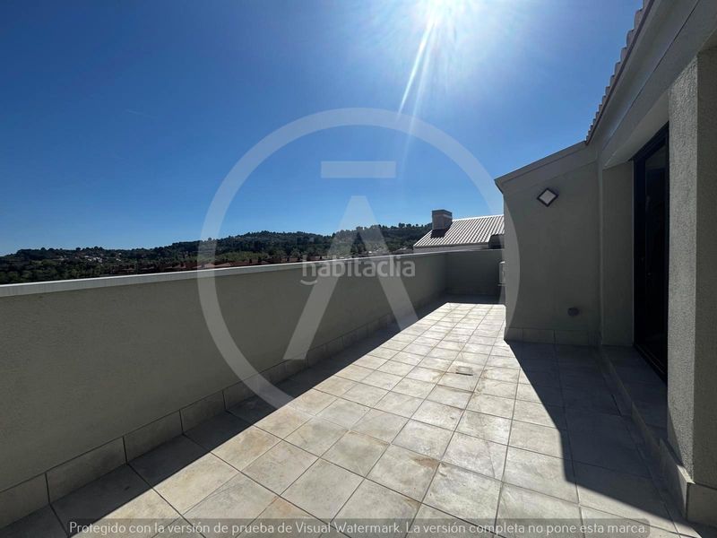 Foto e78bb240-6b7f-40c0-85ea-084858f81a95. Dúplex amb calefacció aparcament a La Cogullada Terrassa