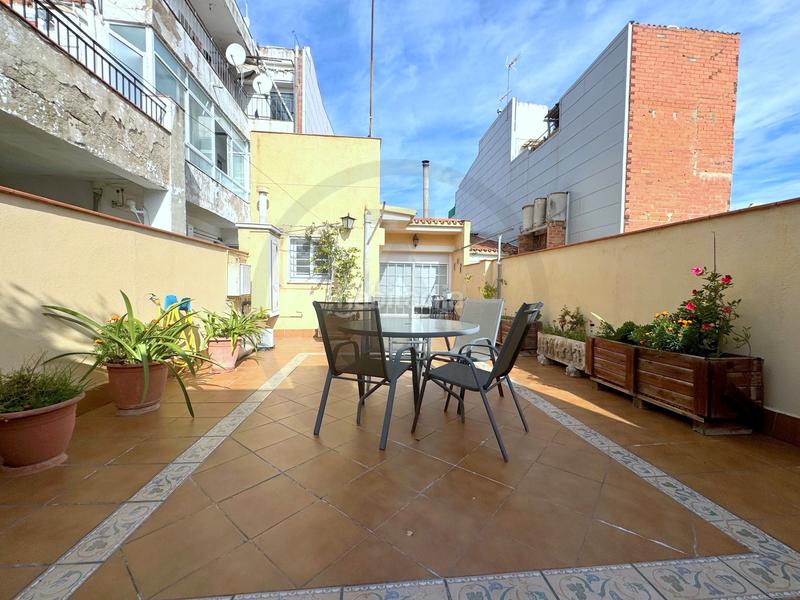 Foto 2bf088a7-5274-42ee-9a63-0c5af6218aa5. Casa adossada amb xemeneia calefacció aparcament a Terrassa