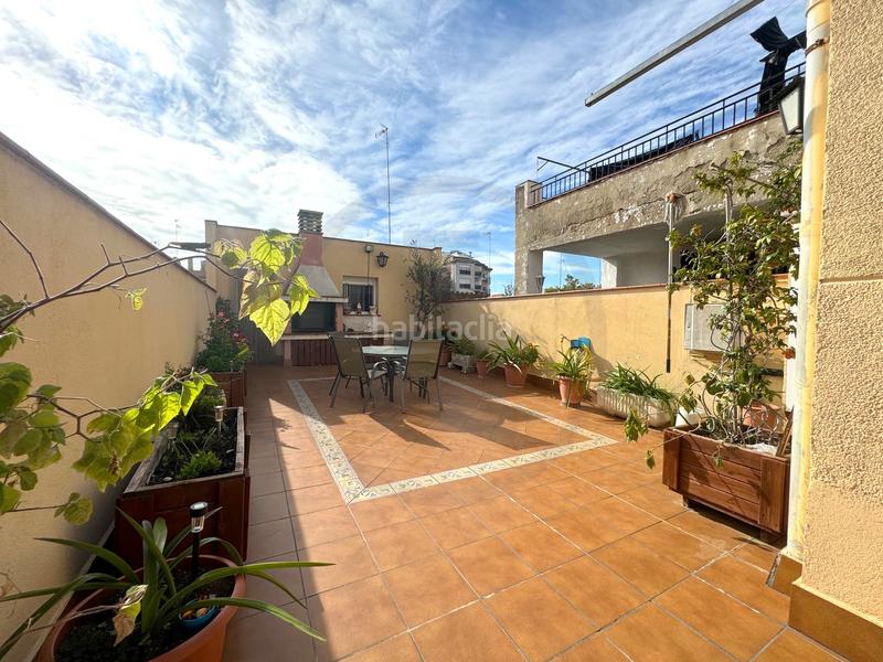 Foto a87b9de3-7eac-484f-8b4e-bb33e4d37656. Casa adossada amb xemeneia calefacció aparcament a Terrassa