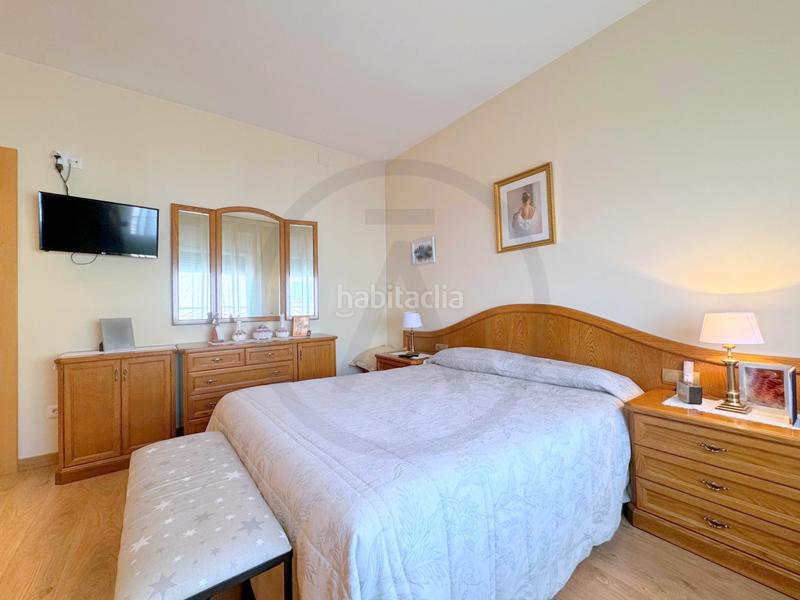Foto d75b03e6-794f-4cdb-90c3-6ae73d0ed49f. Casa adossada amb xemeneia calefacció aparcament a Terrassa