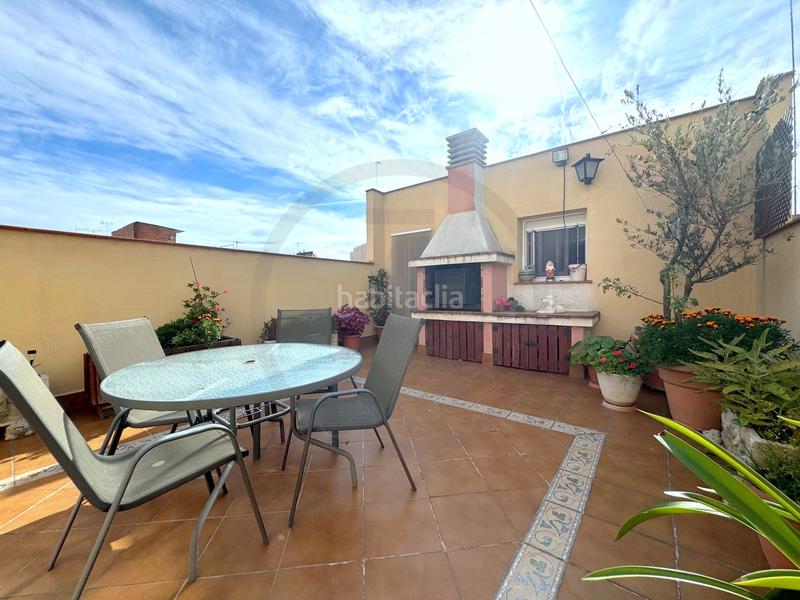 Foto d9bc457c-c275-4dbc-b914-a4d0100e316a. Casa adossada amb xemeneia calefacció aparcament a Terrassa