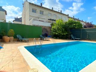 House in Viladecavalls. Gran patio con piscina privada