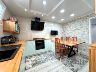 Casa adossada a Sant Pere Nord