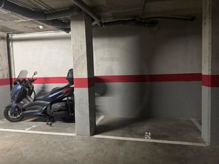 Aparcament de moto a Plaça Catalunya - Escola Industrial