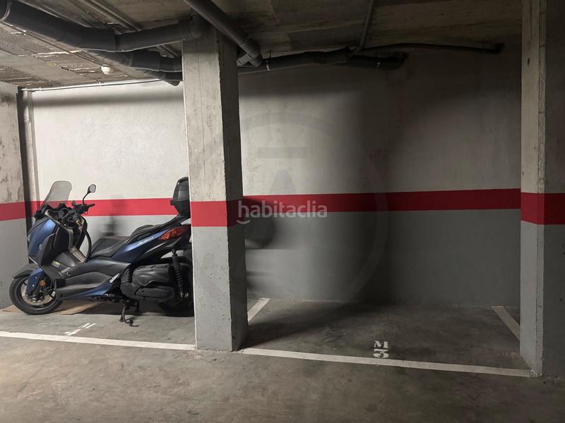 Foto 7c496b74-0fa1-464d-8513-61cb71e4083e. Parking moto en Plaça Catalunya - Escola Industrial Terrassa