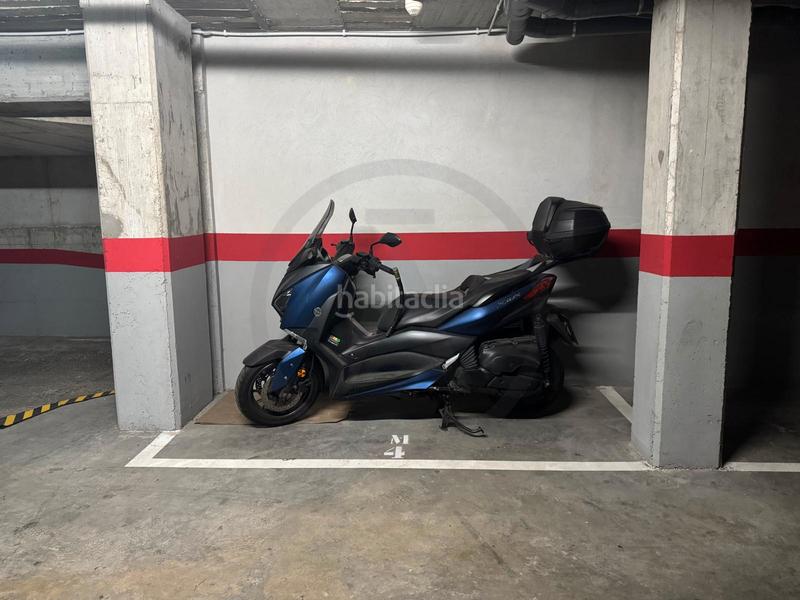 Foto 3c893a8f-41dc-4b3e-8481-eed72bdd17e1. Parking moto dans Plaça Catalunya - Escola Industrial Terrassa