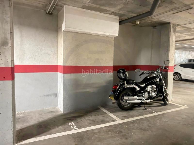 Foto cc59ea1e-0342-4c51-83af-1b3f78eb8f55. Parking moto dans Plaça Catalunya - Escola Industrial Terrassa