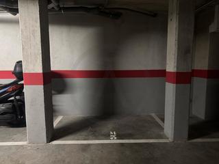 Posto moto in Plaça Catalunya - Escola Industrial