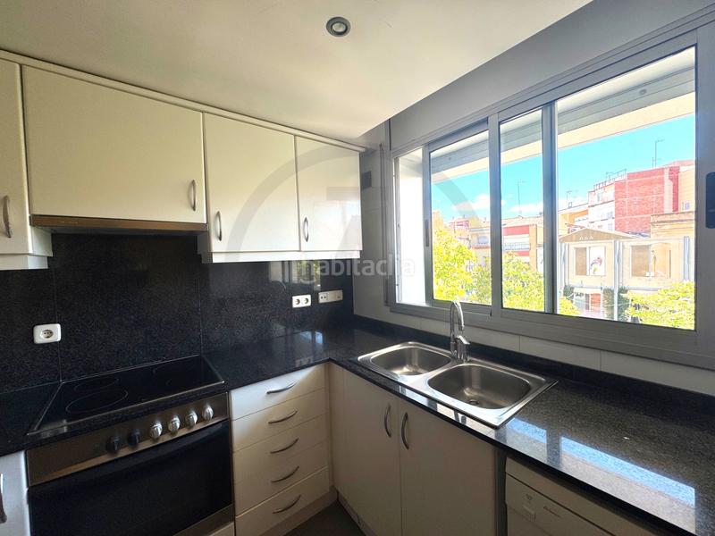 Foto 0979b562-205e-4cc4-9f97-8bc6d13075a7. Appartamento con riscaldamento in Barri del Centre Terrassa