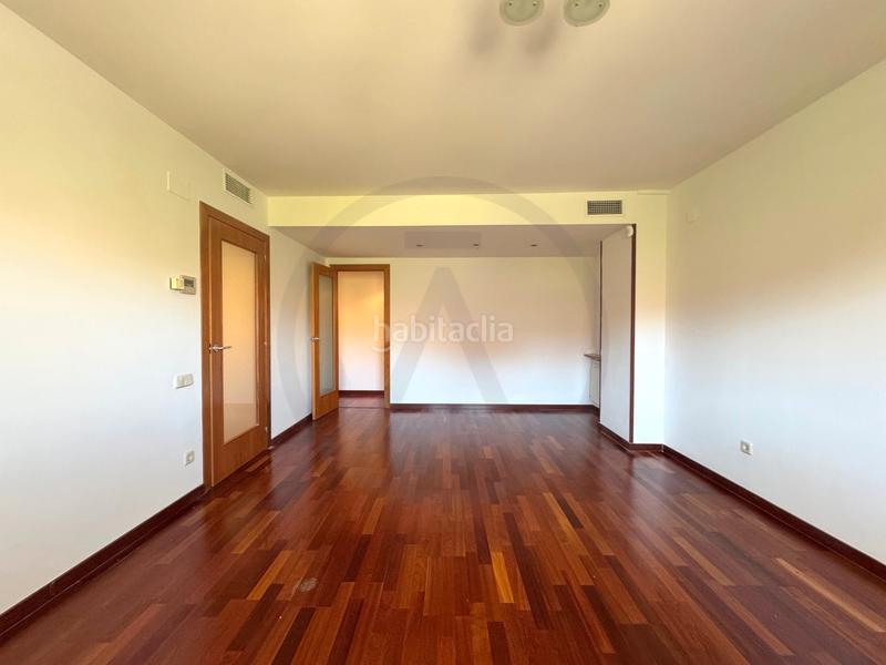 Foto 51a116a3-586e-4849-b3b4-9b5ebb9fd106. Appartamento con riscaldamento in Barri del Centre Terrassa