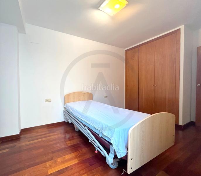 Foto 50055d3a-ffd1-423e-95a6-b3f482f0dcae. Flat with heating in Barri del Centre Terrassa