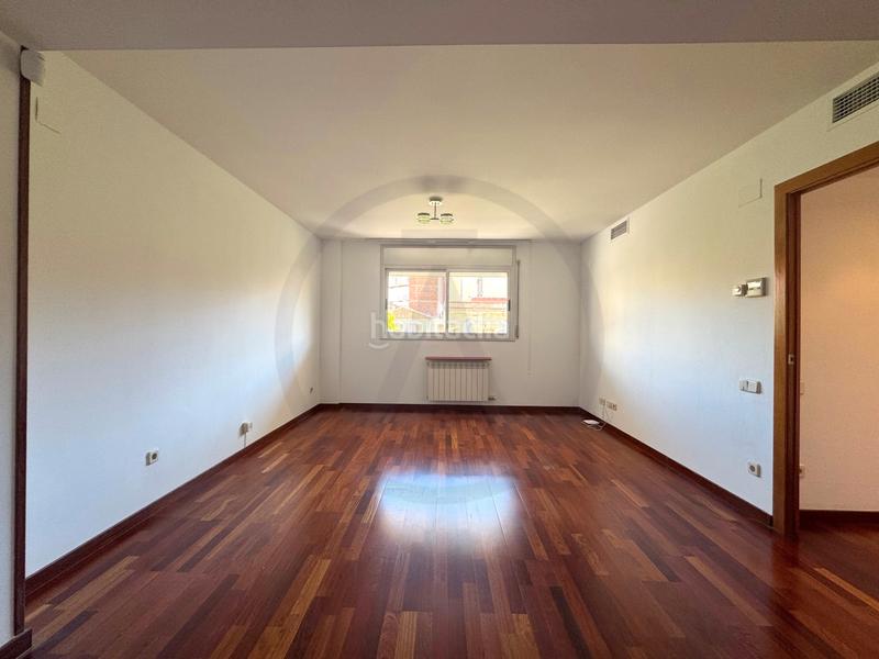 Foto c0368b8e-05da-49f0-99c1-0059d0fedd70. Flat with heating in Barri del Centre Terrassa