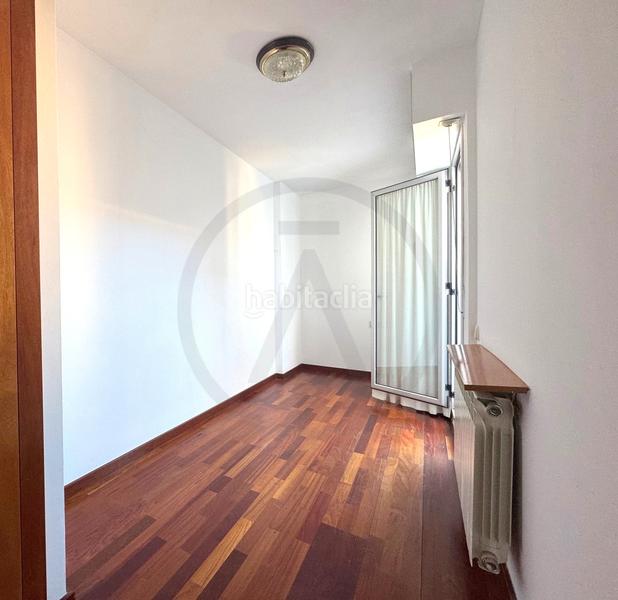 Foto f9d6fad2-d0c2-4ec0-83ea-f64f3cd117b8. Piso en Barri del Centre Terrassa