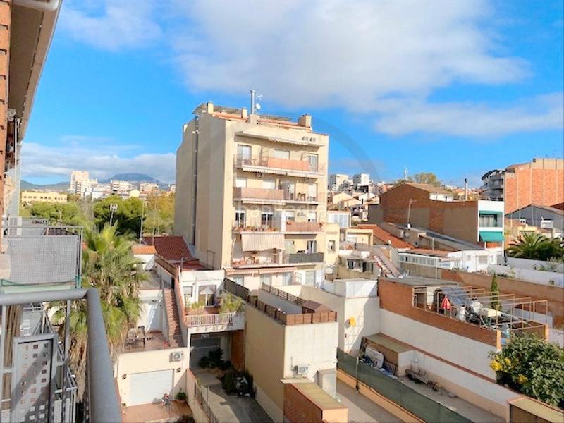 Foto adb77232-f41f-4f31-a8df-231e19549a75. Dúplex junto al centro! en Can Palet Terrassa