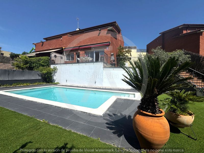 Foto 3c53e021-b53e-497a-bcff-0e4e37dc8358. Casa amb calefacció aparcament piscina a Can Palet de Vista Alegre Terrassa